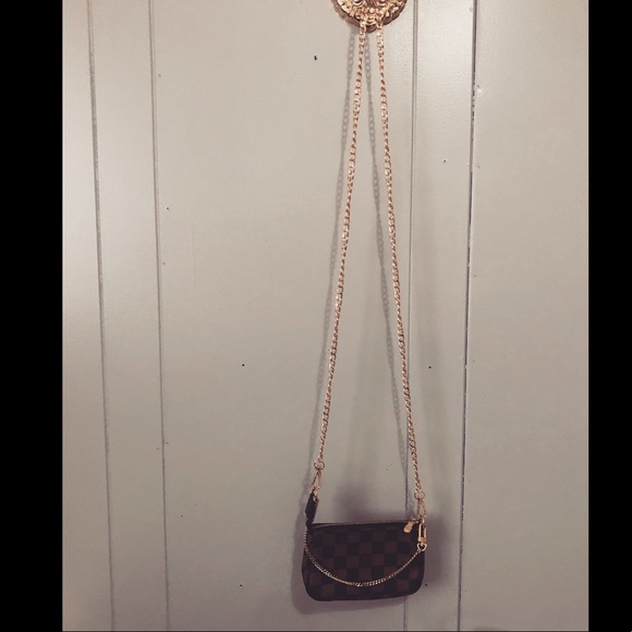 ✨LAST ONE✨[boutique] gold crossbody chain - Picture 3 of 8